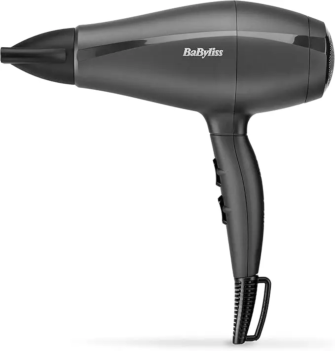 مجفف شعر من BaByliss إيطالي الصنع، بقوة 2000 واط، مزود بمحرك عالي العزم وإعدادات سرعة قابلة للتعديل.